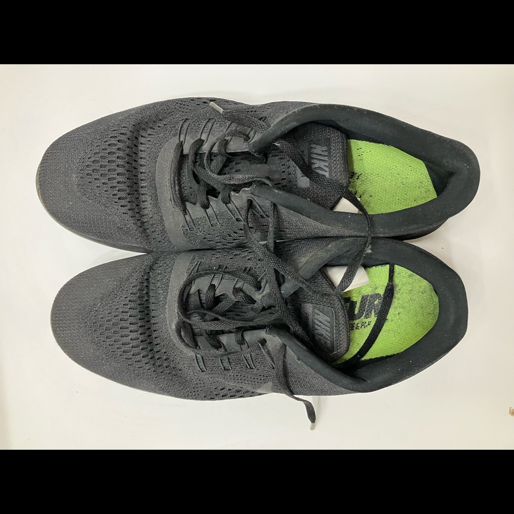 Black Nike Sneakers